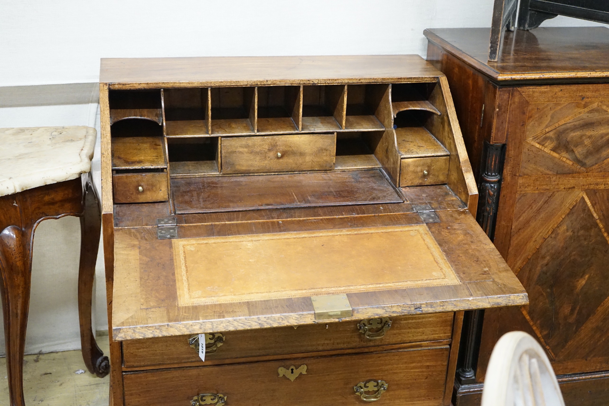 A George III mahogany bureau with well, width 86cm, depth 50cm, height 96cm